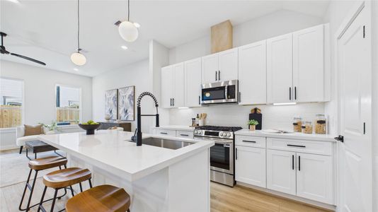 New construction Single-Family house 5027 Golden Forest Dr, Unit C, Houston, TX 77091 - image 6