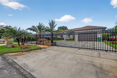 New construction Single-Family house 11405 E Golf Dr, Miami, FL 33167 - image