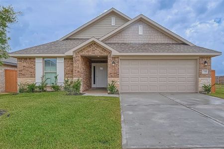 New construction Single-Family house 20 Greenbriar Lp, Angleton, TX 77515 1348- photo 0