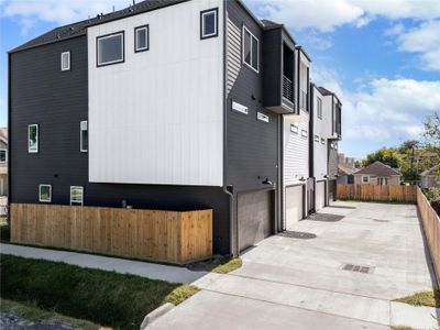 New construction Single-Family house 4432 Oats St, Houston, TX 77020 - image