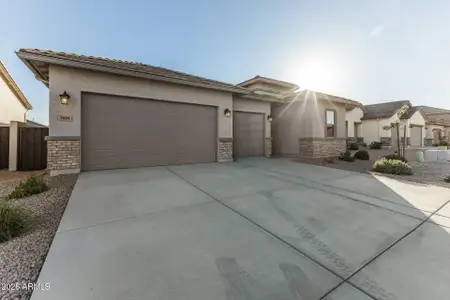 New construction Single-Family house 7029 E Brushy Bill Rd, San Tan Valley, AZ 85143 plan Sabino 5G - image