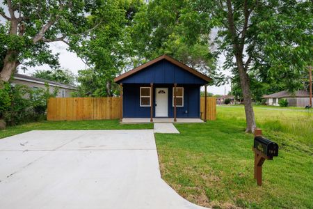 New construction Single-Family house 704 Travis St, Baytown, TX 77520 - image