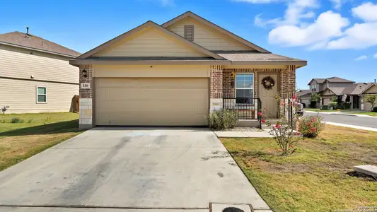 New construction Single-Family house 150 Legendary Trail Lp, Floresville, TX 78114 - image