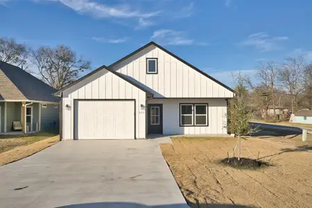 New construction Single-Family house 302 W Pine St, Whitewright, TX 75491 - image