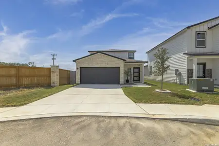 New construction Single-Family house 10919 Apple Dumpling Grv, San Antonio, TX 78224 plan The San Marcos C - image