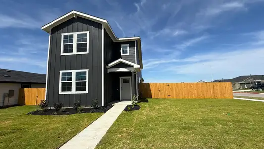 New construction Single-Family house 200 Constanza Trl, Bastrop, TX 78602 plan The Lyndon - image