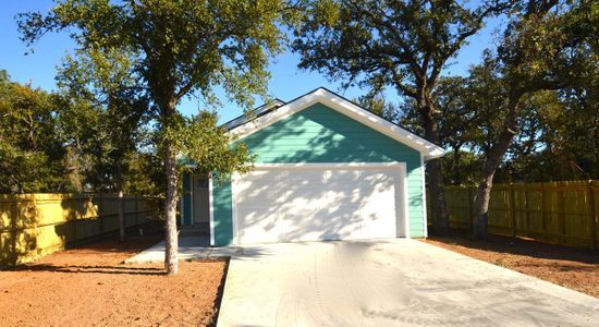 New construction Single-Family house 1653 Navajoe Trl, Kingsland, TX 78639 - image