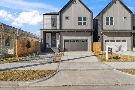 New construction Single-Family house 915 E 32Nd 1/2 Street, Houston, TX 77022 - photo 0