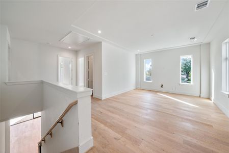 New construction Single-Family house 1002 E 25Th St, Houston, TX 77009 - image 10