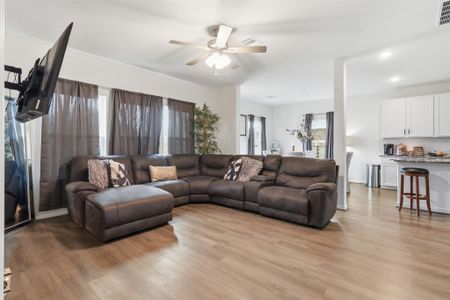 New construction Single-Family house 32302 Cedar Crest Dr, Waller, TX 77484 plan Southfork - image 15