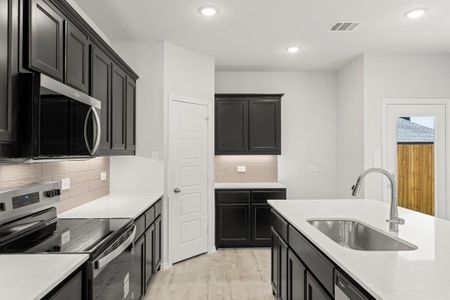 New construction Single-Family house 1733 Meadow Crst, Aubrey, TX 76227 plan Willow - image 15