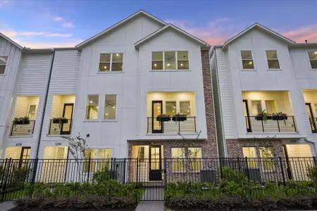 New construction Townhouse house 6334 Paddington Bend Dr, Houston, TX 77008 - image