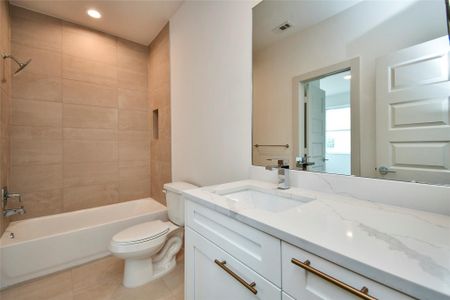 New construction Single-Family house 2104 Diagonal Ln, Houston, TX 77051 - image 8