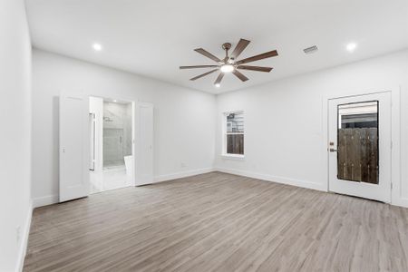New construction Single-Family house 1422 W 34Th 1/2 St, Houston, TX 77018 - image 16