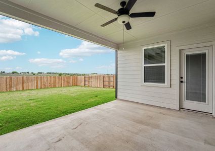New construction Single-Family house 101 W Luna Blue Ln, Jarrell, TX 76537 plan Leland - image 3