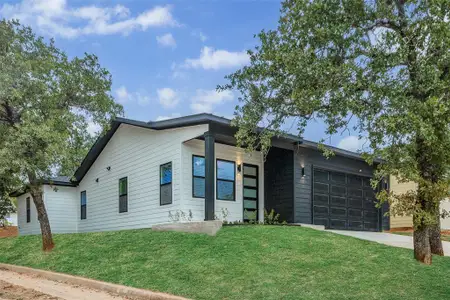 New construction Single-Family house 5501 Eisenhower Drive, Fort Worth, TX 76112 - photo 0