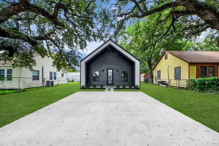 New construction Single-Family house 605 E Murrill Ave, Baytown, TX 77520 - image