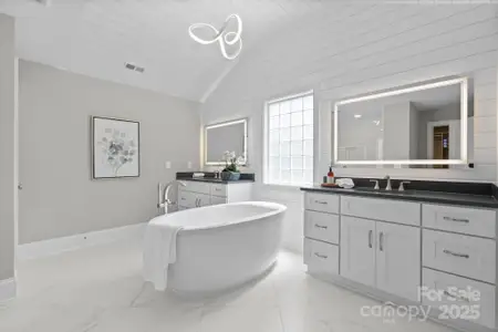 New construction Single-Family house 6910 Providence Ln W, Charlotte, NC 28226 - image 7