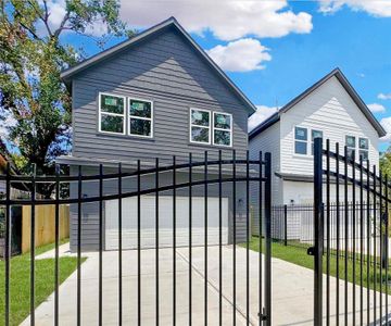 New construction Single-Family house 1052 Marjorie Street, Houston, TX 77088 - photo 0