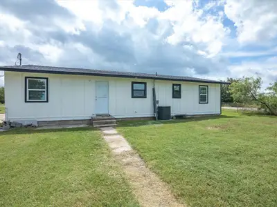 New construction Single-Family house 526 Jack Grace Hill Rd, Bowie, TX 76230 - image