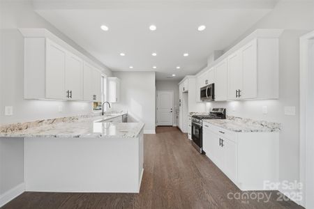 New construction Townhouse house 835A Wynnshire Dr, Hickory, NC 28601 - image 8