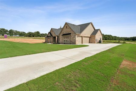 New construction Single-Family house 1000 Parker Meadows Drive, Weatherford, TX 76088 - photo 1 1