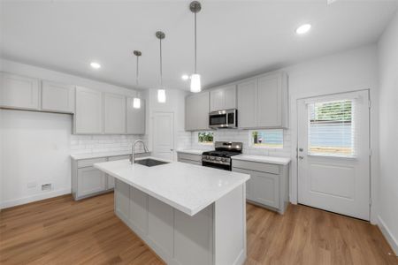 New construction Single-Family house 1220 E 33Rd St, Houston, TX 77022 - image 9