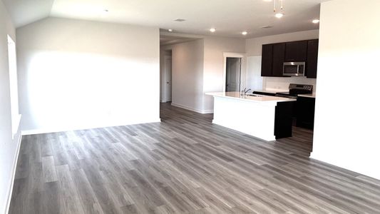 New construction Single-Family house 709 Red Wolf Dr, Jarrell, TX 76537 plan Paramount - image 16