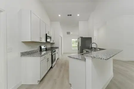 New construction Single-Family house 3036 Thornhill Rd, Winter Haven, FL 33880 - image 5