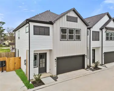 New construction Single-Family house 241 Rebecca St, Unit B, Houston, TX 77022 - image