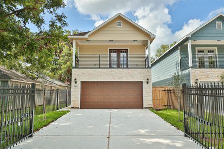 New construction Single-Family house 788 Lucky, Houston, TX 77088 - photo 0