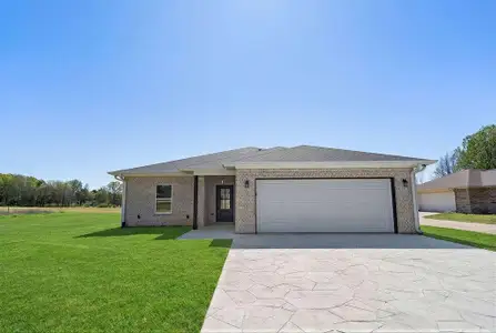 New construction Single-Family house 2408 Matthew Dr, Mount Pleasant, TX 75455 - image