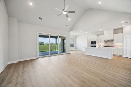 New construction Single-Family house 120 Rancher Trl, Waxahachie, TX 75165 plan Verona - image 17