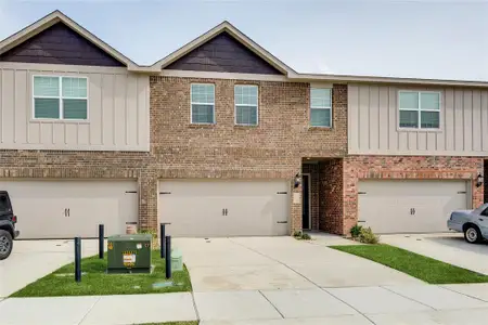 New construction Townhouse house 485 Mb'S Wy, Pilot Point, TX 76258 - image