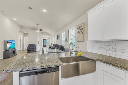 New construction Single-Family house 23215 Birmingham Grove Ln, Tomball, TX 77375 plan Leopold - image 7