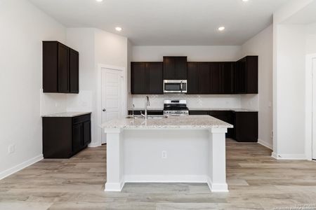 New construction Single-Family house 190 Ashley Lp, San Antonio, TX 78253 plan Mansfield - image 8