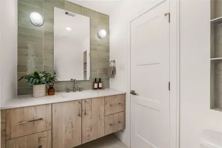 New construction Single-Family house 606 Skyland Terrace Wy, Houston, TX 77009 - image 17