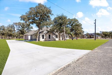 New construction Single-Family house 157 Hondo Rdg, La Vernia, TX 78121 - image