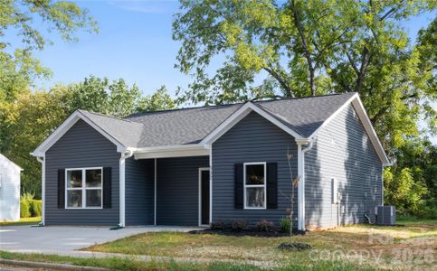 New construction Single-Family house 2000 Juniper Dr, Charlotte, NC 28269 - image