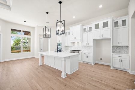 New construction Single-Family house 671 Legend Park, Castroville, TX 78009 plan 2674 - image 8