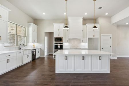 New construction Single-Family house 1000 Parker Meadows Drive, Weatherford, TX 76088 - photo 8 8