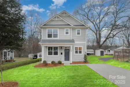 New construction Single-Family house 709 N York St, Gastonia, NC 28052 null- photo 0