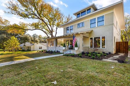 View of front of property featuring a front yard