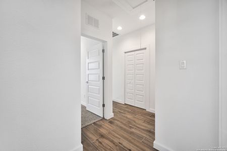 New construction Single-Family house 914 N Olive, Unit 101, San Antonio, TX 78202 null- photo 16 16