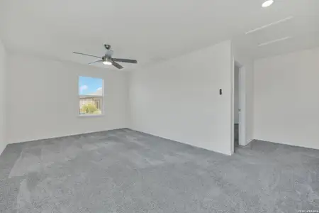 New construction Single-Family house 10446 Canard Crst, Converse, TX 78109 - image 10