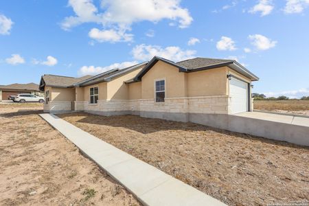 New construction Single-Family house 30 Log Cabin Wy, Poteet, TX 78065 - image