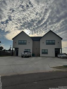 New construction Multi-Family house 121 Micah Point, La Vernia, TX 78121 - photo 0