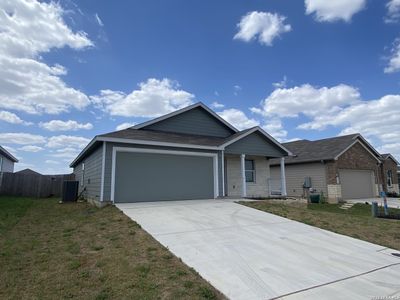 New construction Single-Family house 917 Riviera, Seguin, TX 78155 - image