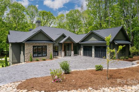 New construction Single-Family house 99 Little Cherokee Rdg, Hendersonville, NC 28739 - image