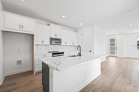 New construction Single-Family house 2013 Wild Heron Ct, Valrico, FL 33596 - image 13